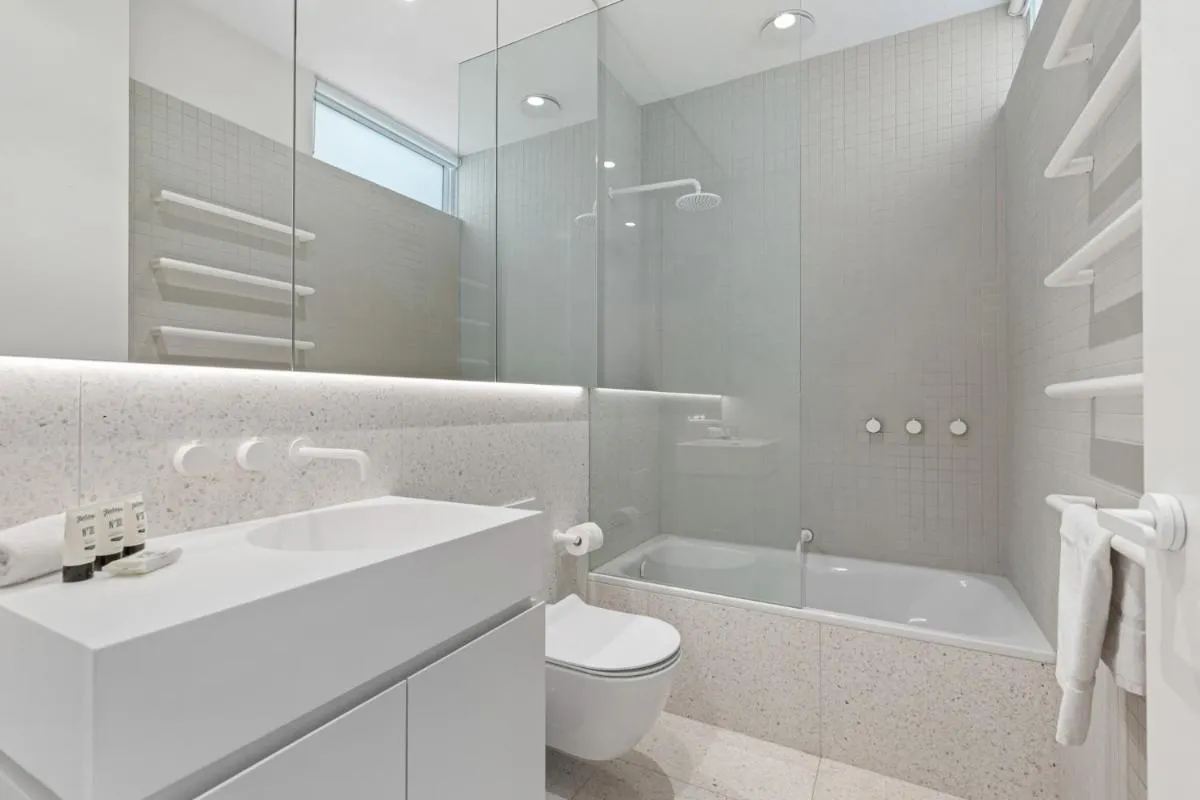 Stylish 2-bed Victorian Terrace in Carlton — 3
