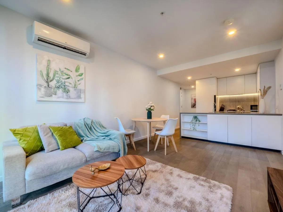 Stylish 2br1ba Apartment Mel Pool Gym Wifi — 5