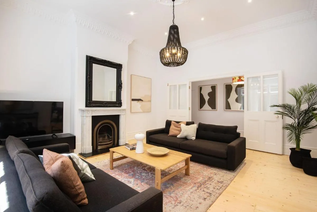 Stylish Contemporary Retreat St Kilda — 5