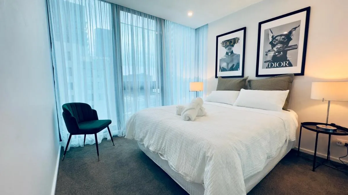 Stylish Southbank apartment Plus Free Parking for 2 Cars — 2
