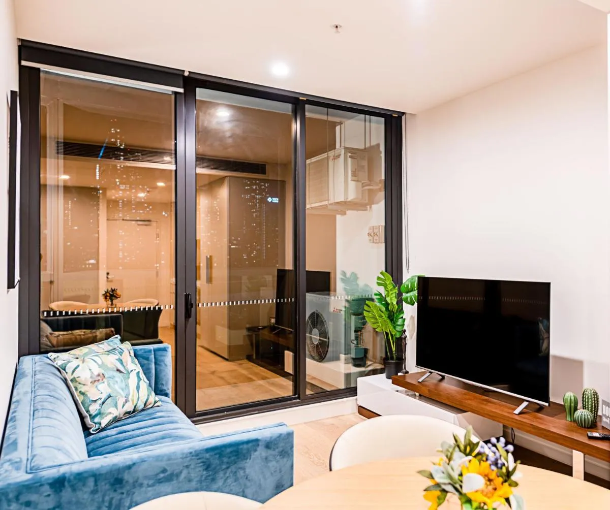 Stylish Urban Oasis — 5