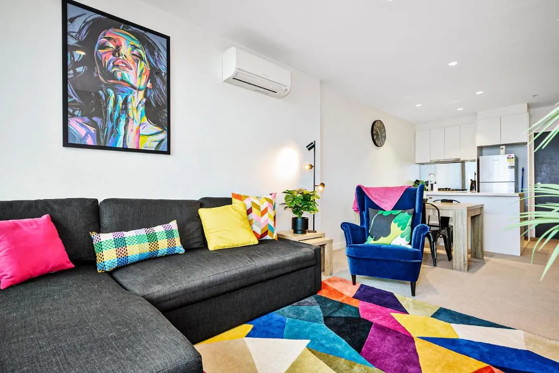Sunny Southbank Retreat: 2-Bed Haven with City Views