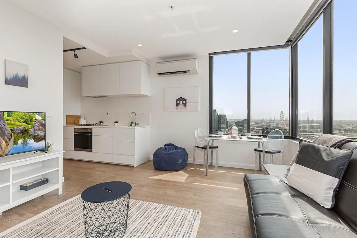 Sunshine CBD Apt with Stunning Views plus Pool — 5