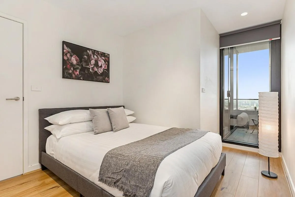Sunshine CBD Apt with Stunning Views plus Pool — 2