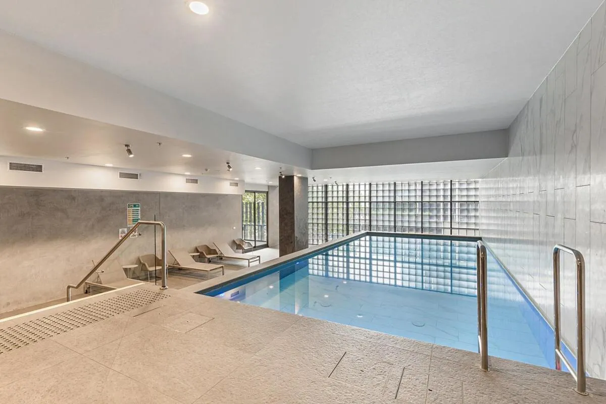 Sunshine CBD Apt with Stunning Views plus Pool — 4