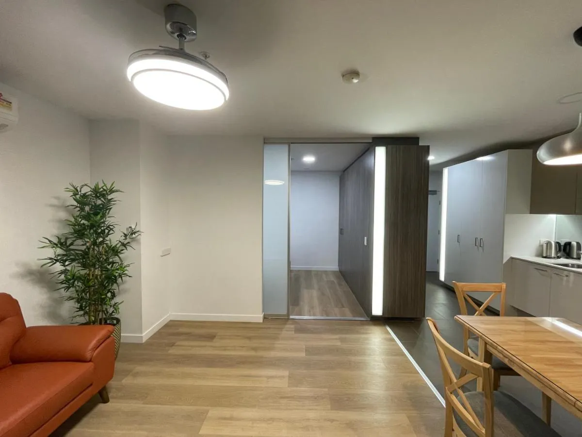 Super Luxury 2 bedroom Apt Well Furnished with Marvellous Views Convenient Location 1 Free Parking — 3