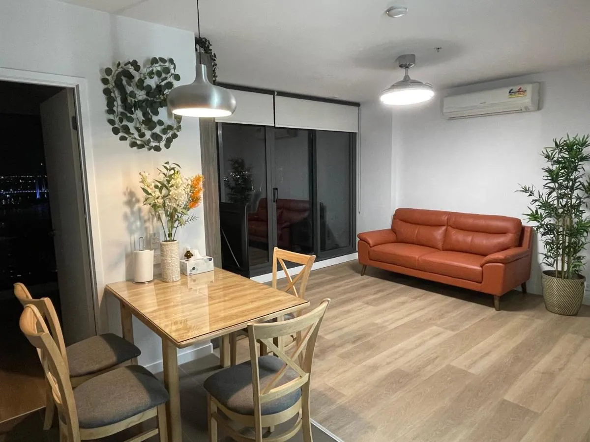 Super Luxury 2 bedroom Apt Well Furnished with Marvellous Views Convenient Location 1 Free Parking — 4