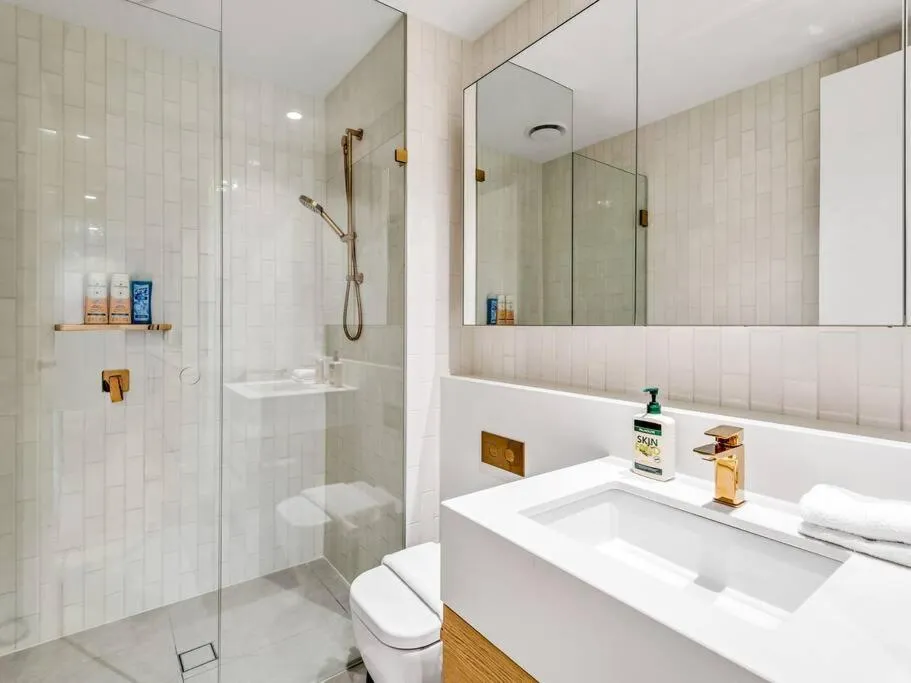 Superb CityView 2B2B apt CBD with Gym — 3