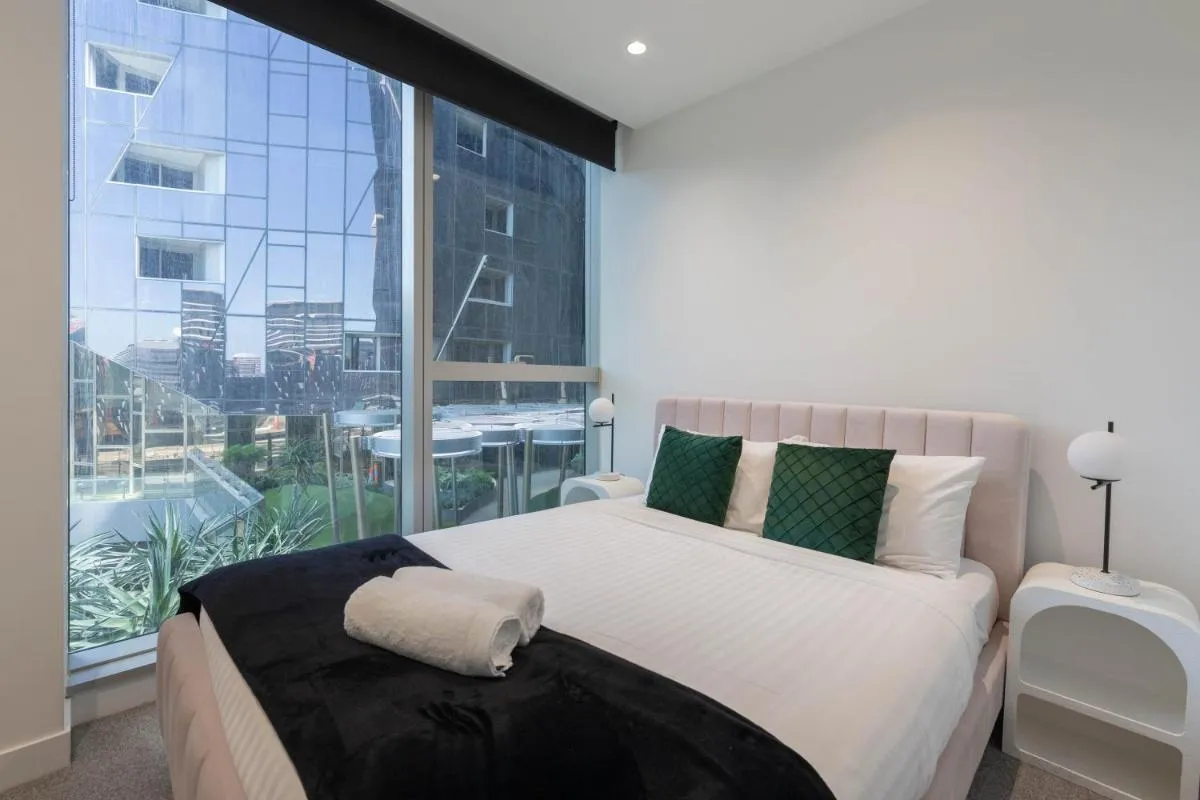 Supreme Sub-Penthouse 3 Bedroom Apartment in Melbourne CBD — 2
