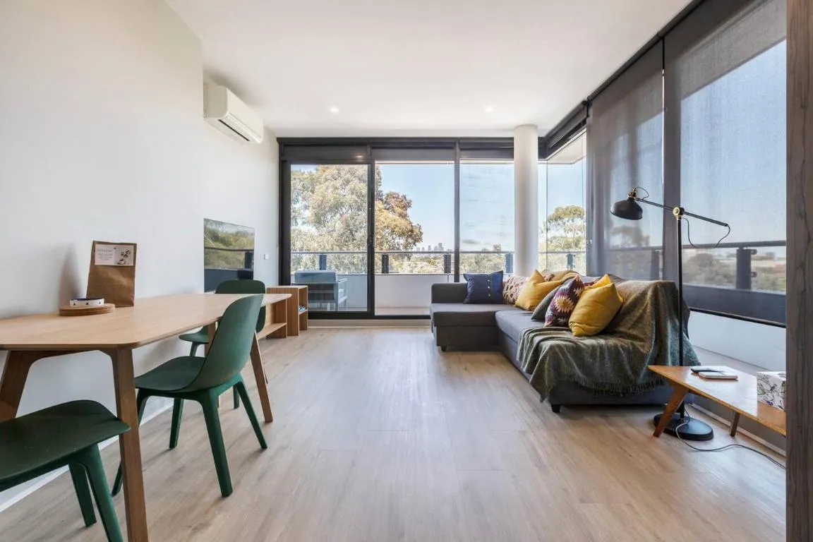 Terra Cotta – Brunswick Retreat with Breezy Balcony