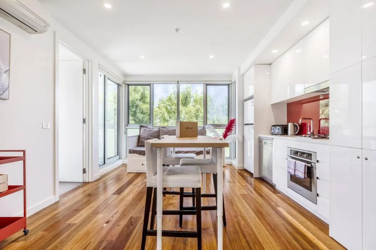 ‘The Cherry Charm’ Homey Retreat near St Kilda Beach — 4