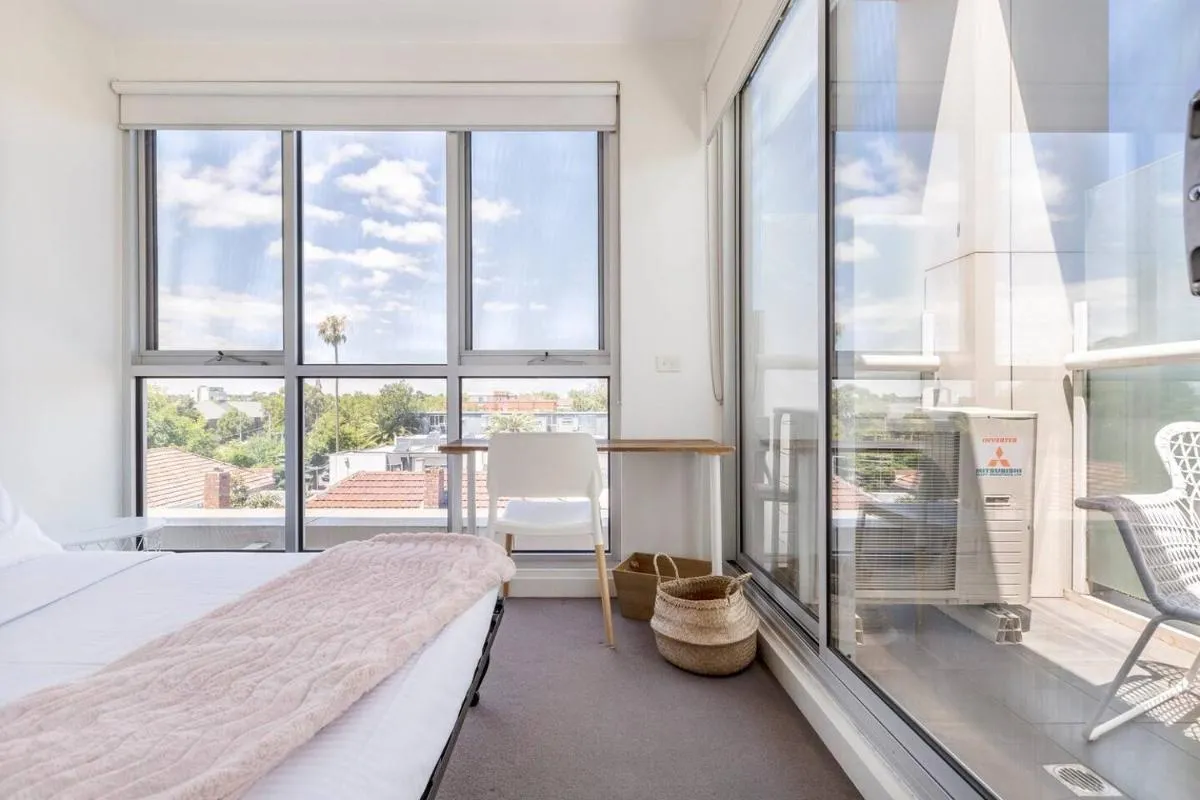 ‘The Cherry Charm’ Homey Retreat near St Kilda Beach — 2