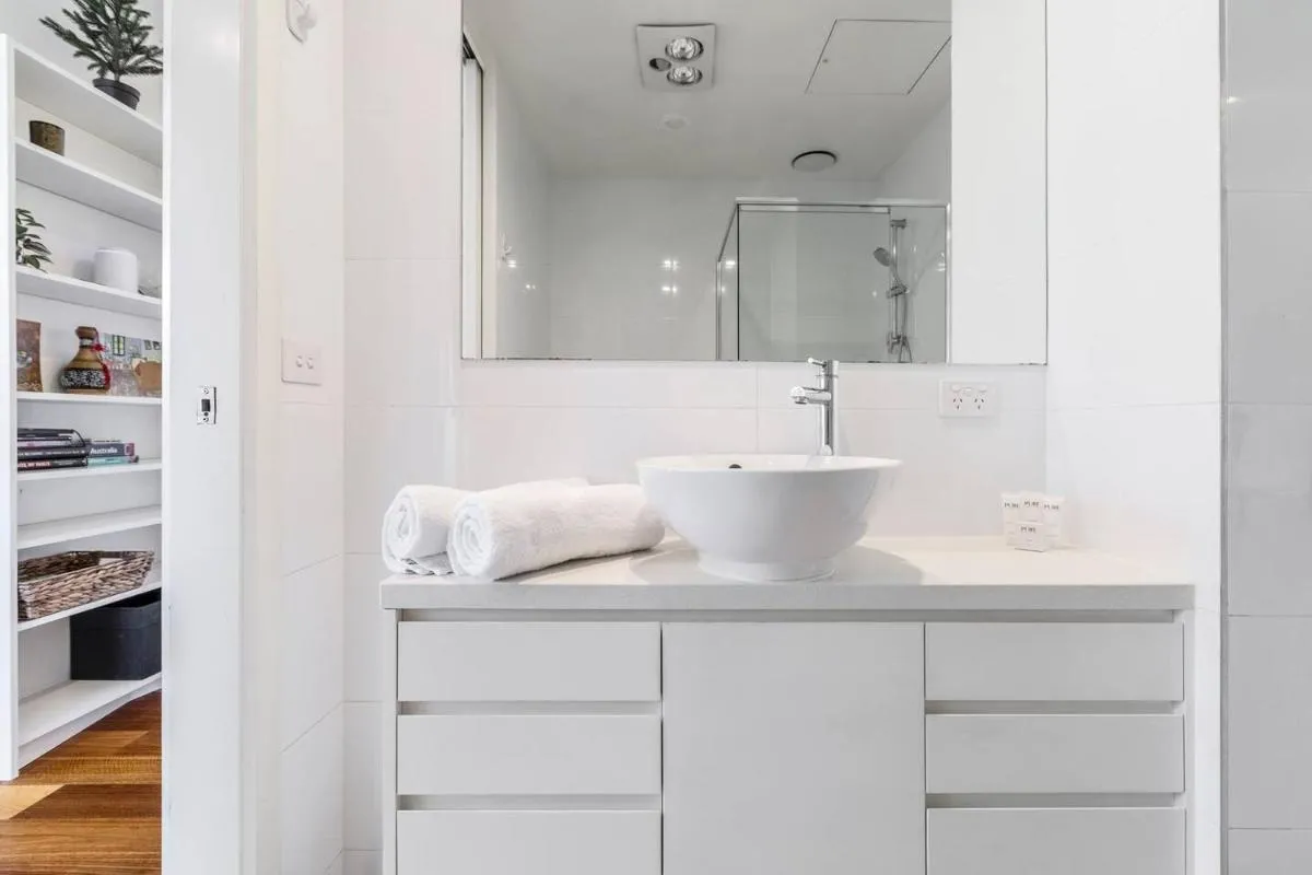 ‘The Cherry Charm’ Homey Retreat near St Kilda Beach — 3