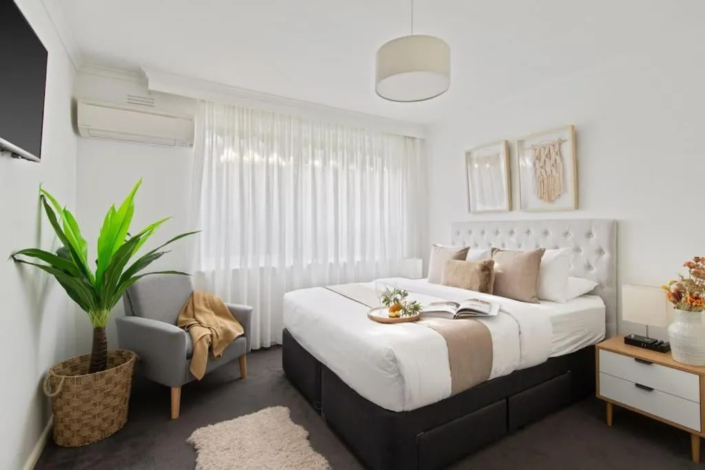 The Elsternwick Abode — 2