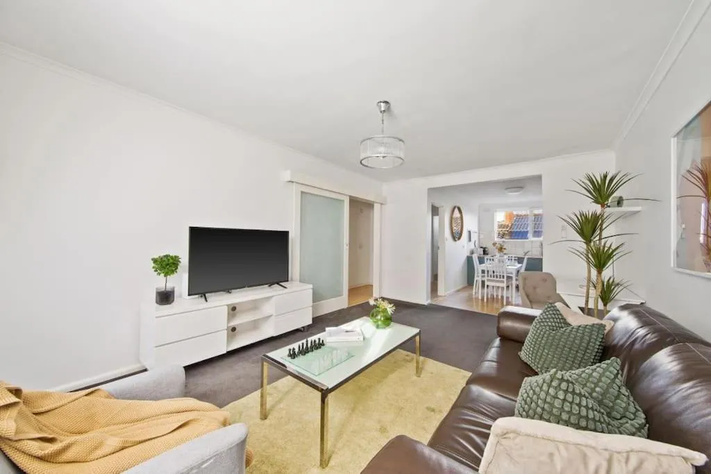 The Elsternwick Abode — 5