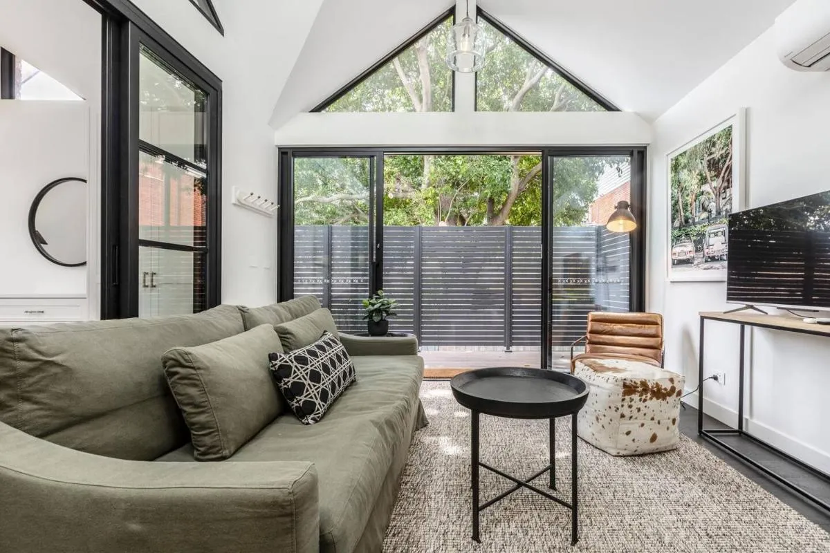 The Little Sage – A Lodge-style Urban Retreat — 5