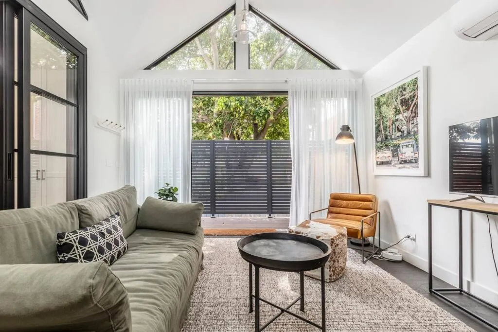 The Little Sage – A Lodge-style Urban Retreat