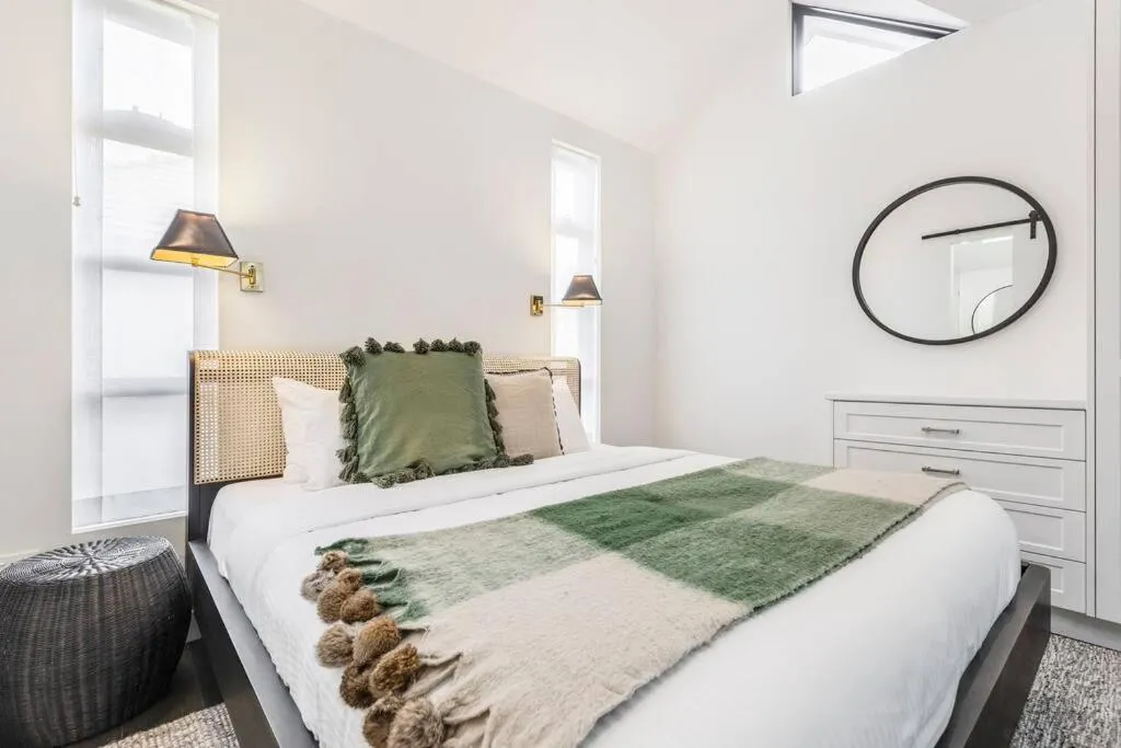 The Little Sage – A Lodge-style Urban Retreat — 2