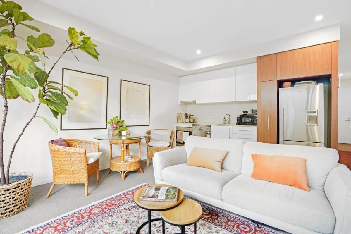 The Richmond – Bright 1BR Oasis w parking — 4
