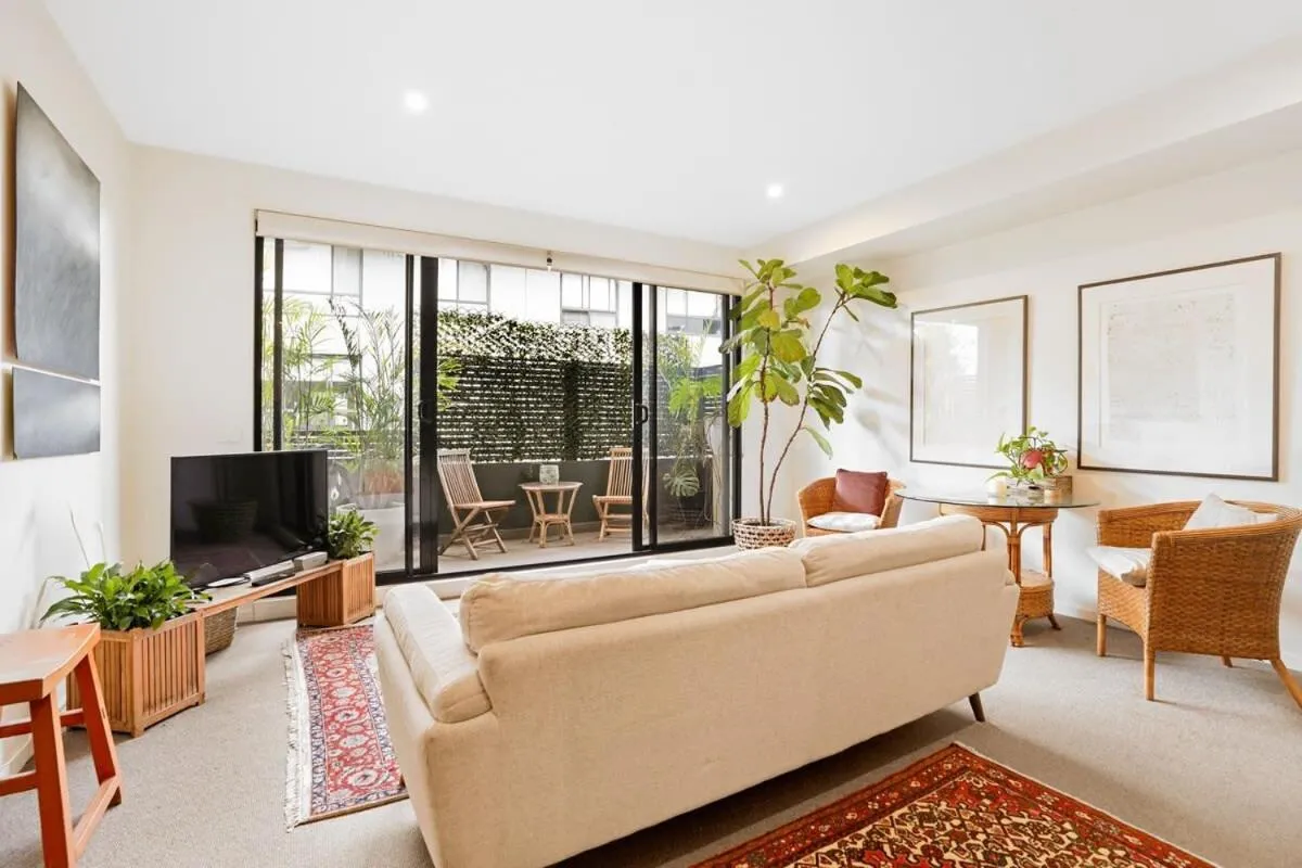 The Richmond – Bright 1BR Oasis w parking — 5