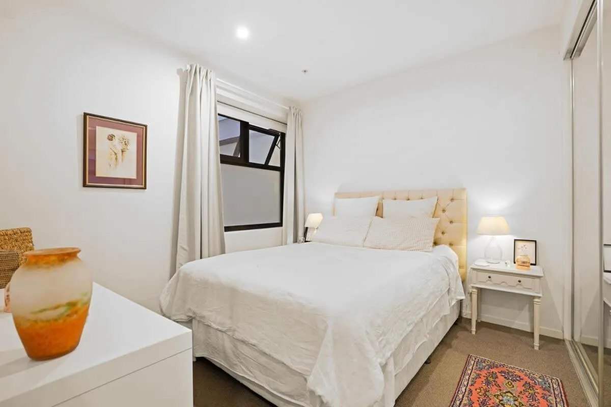 The Richmond – Bright 1BR Oasis w parking — 2