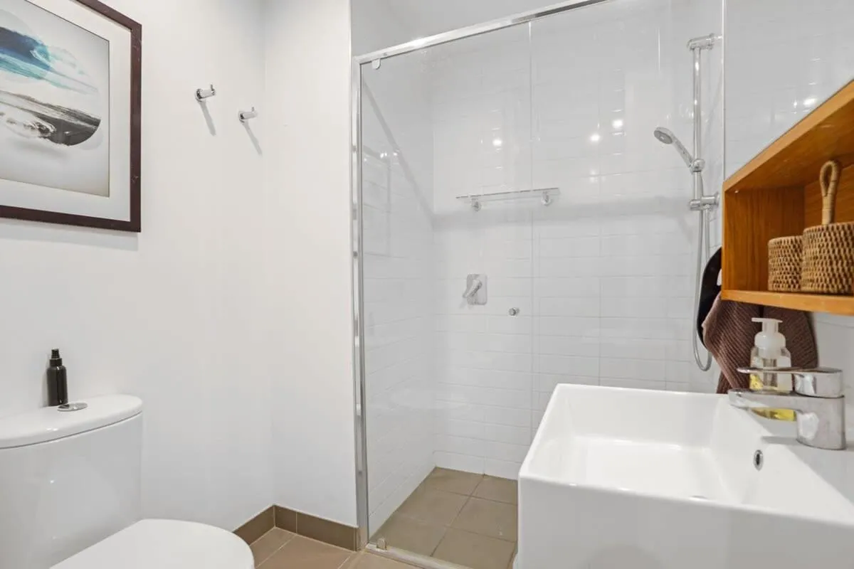 The Richmond – Bright 1BR Oasis w parking — 3
