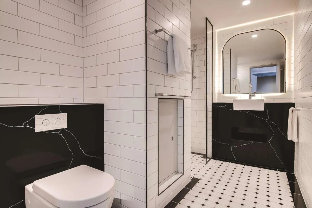 The Savoy Hotel on Little Collins Melbourne — 3