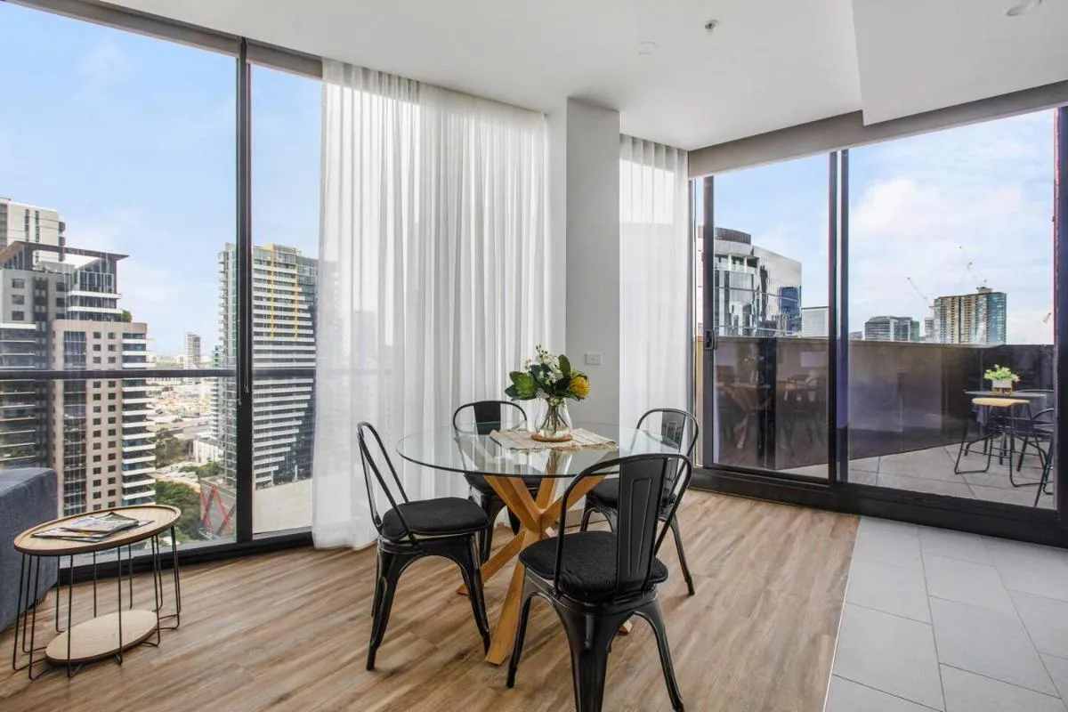 ‘The Summit’ Chic Sky-high Serenity near the CBD — 4