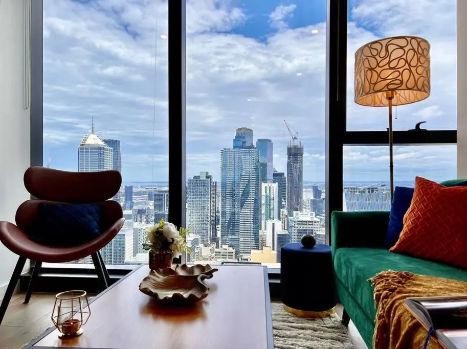 Top Location Apt with StrategyView Near Everything — 3