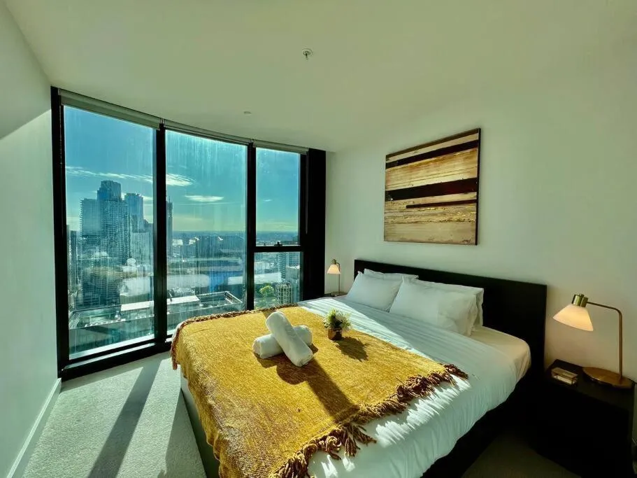 Top Location Apt with StrategyView Near Everything — 2