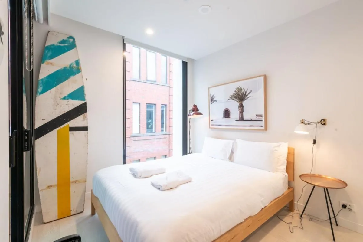 Trendy 1 Bedroom Apartment in the Heart of Collingwood — 2