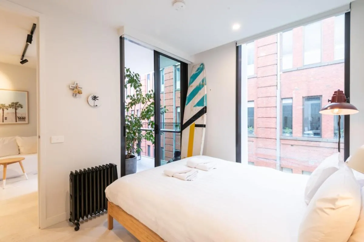Trendy 1 Bedroom Apartment in the Heart of Collingwood — 3