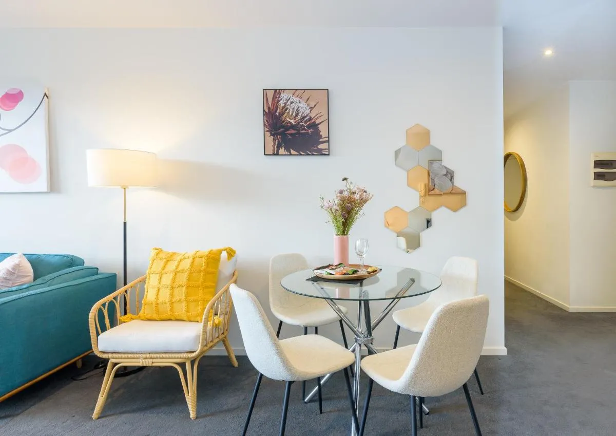 Ultimate Comfort Gem in St kilda 301 — 4