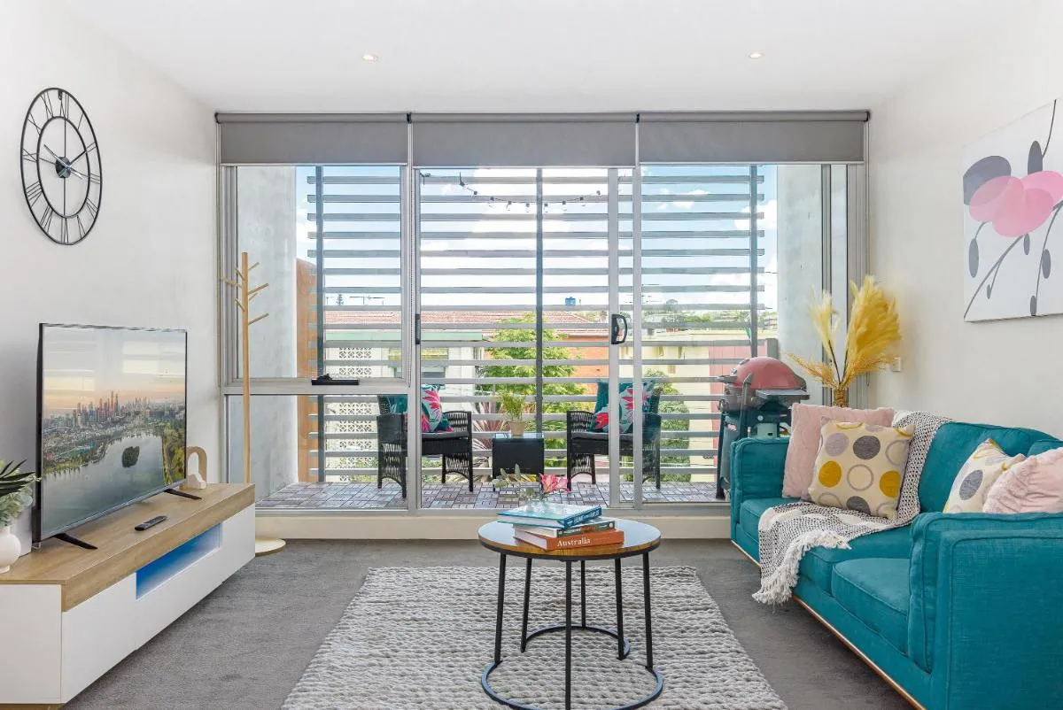Ultimate Comfort Gem in St kilda 301 — 5
