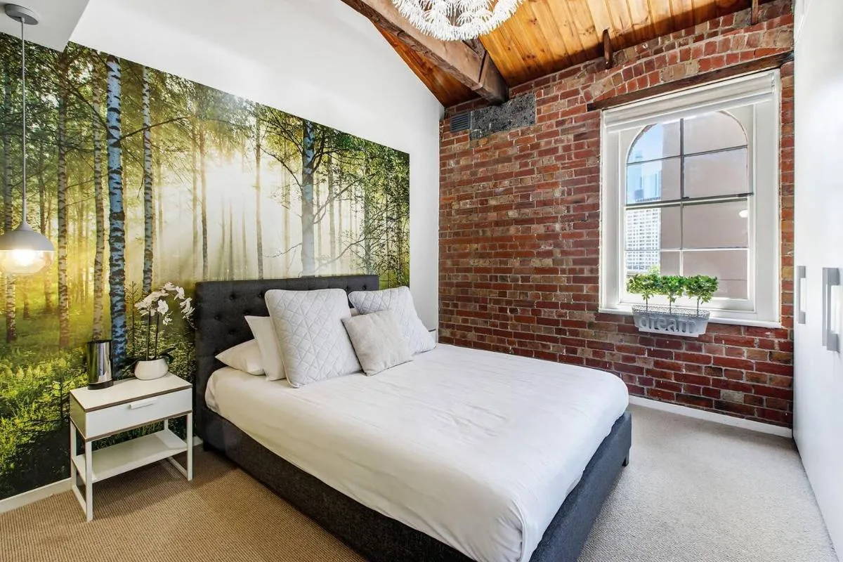 Ultra-chic Top Floor New York Style Loft Apartment — 2