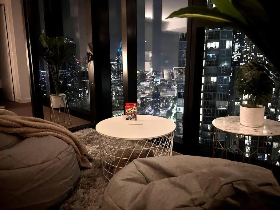 Unique & Spacious Retreat – Cozy Balcony City View — 5