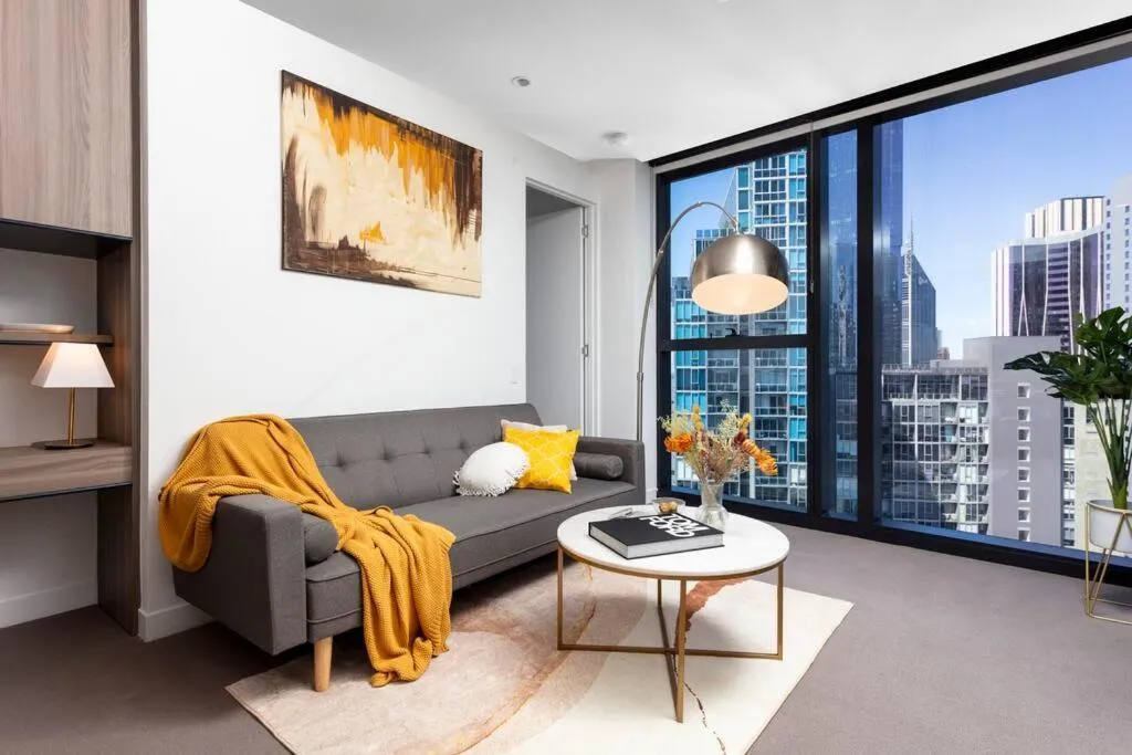 Unique & Spacious Retreat – Cozy Balcony City View — 2