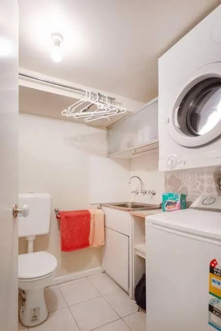 Upstairs Studio Apartment with street access — 4
