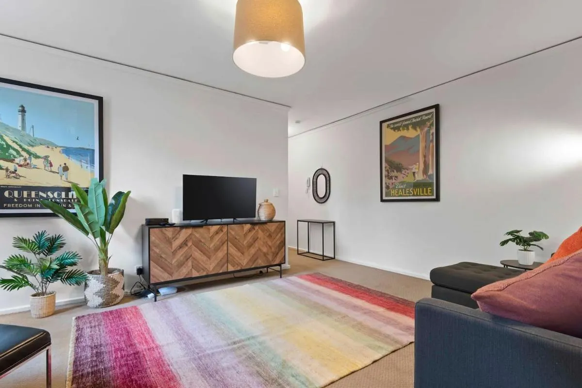Urban Retro – Experience Vibrant Courtyard Charm — 5