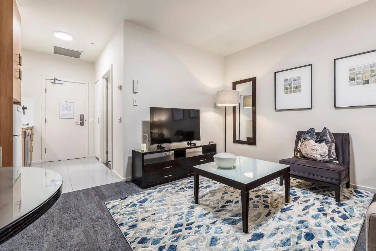 VAQUAY Allure in Melbourne CBD — 5
