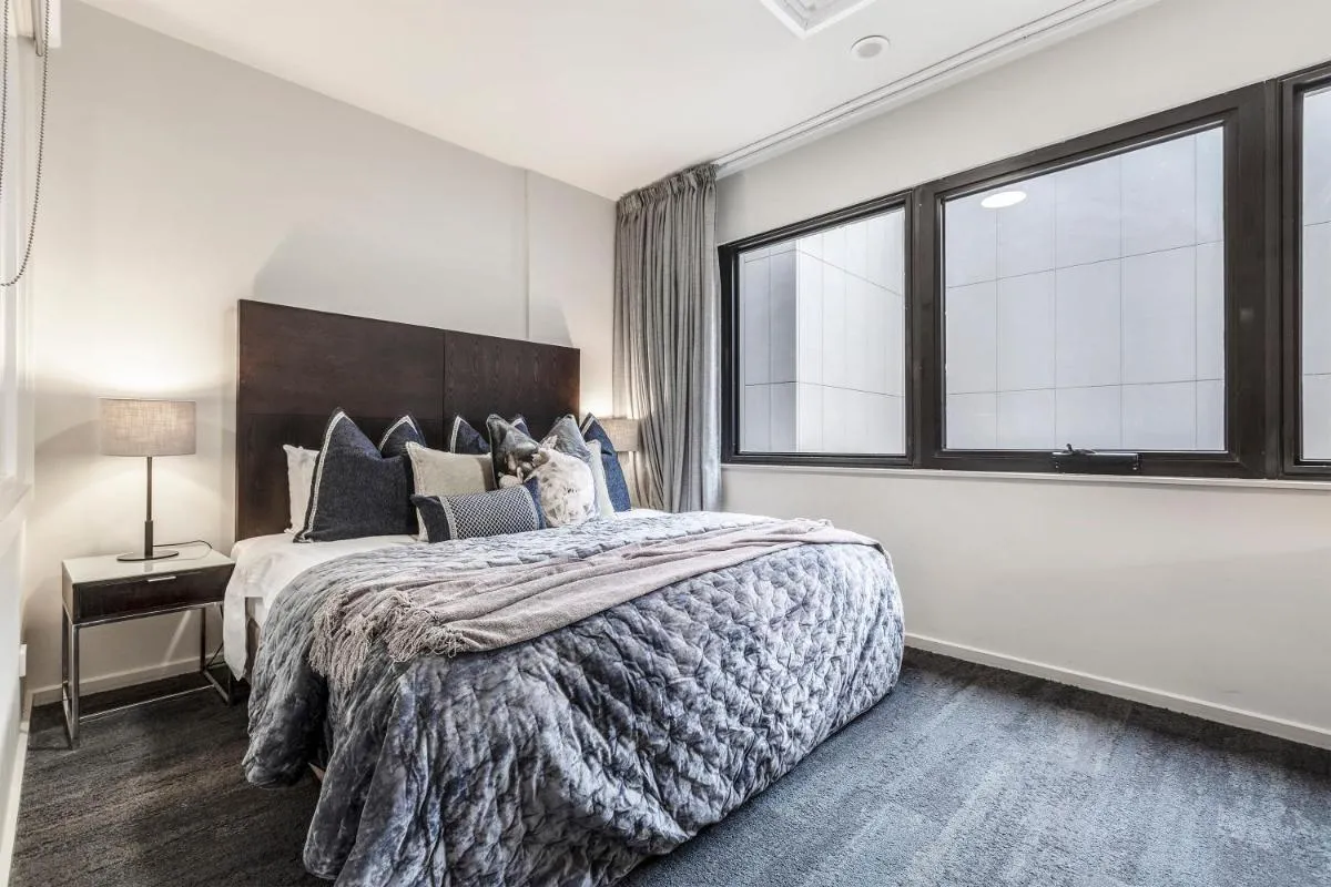 VAQUAY Allure in Melbourne CBD — 2