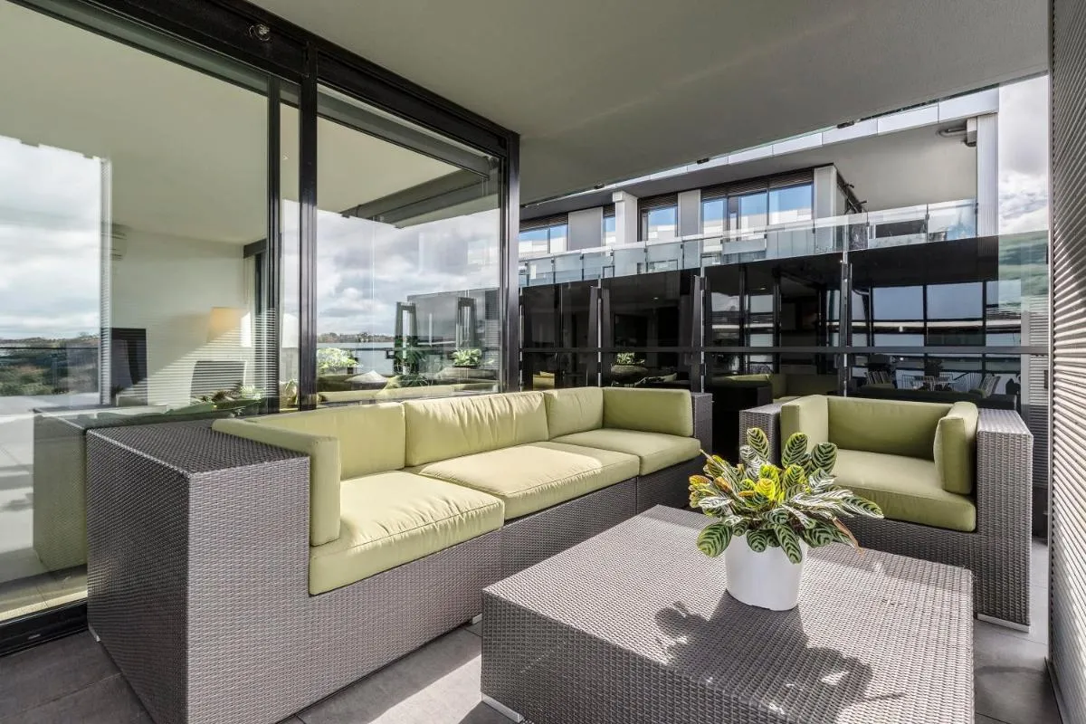 VAQUAY Embassy In Abbotsford — 5