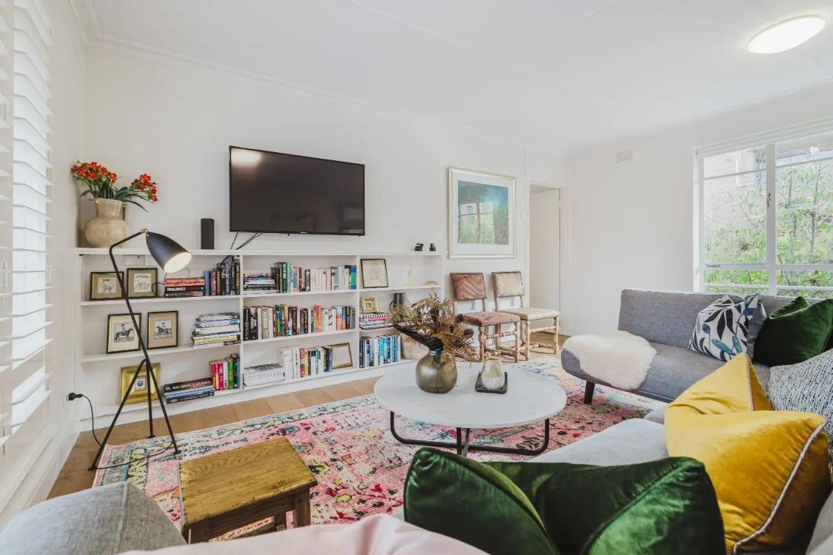 VAQUAY Sonnet In South Yarra — 4