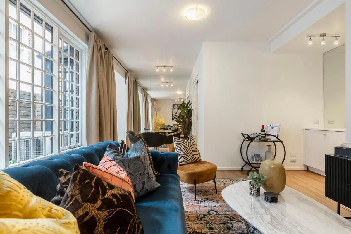 VAQUAY Tudor In Melbourne CBD — 5