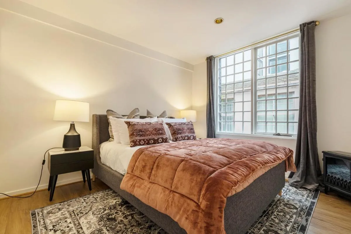 VAQUAY Tudor In Melbourne CBD — 2