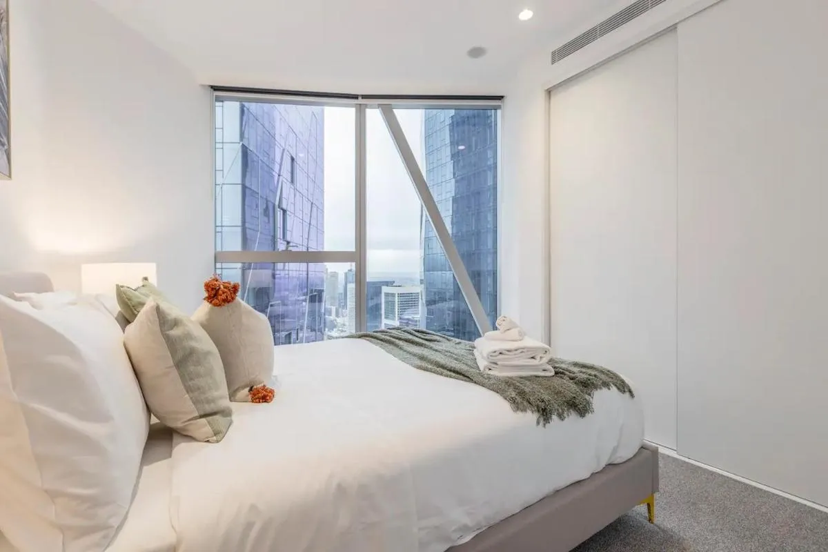 Vibrant & Lively Condo with Stunning City Views — 2