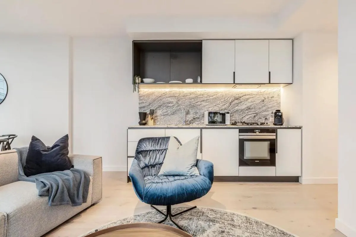 Vibrant & Lively Condo with Stunning City Views — 5