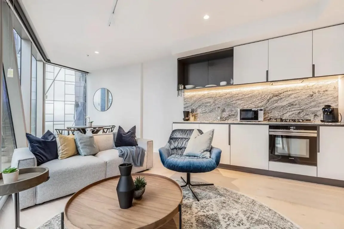 Vibrant & Lively Condo with Stunning City Views