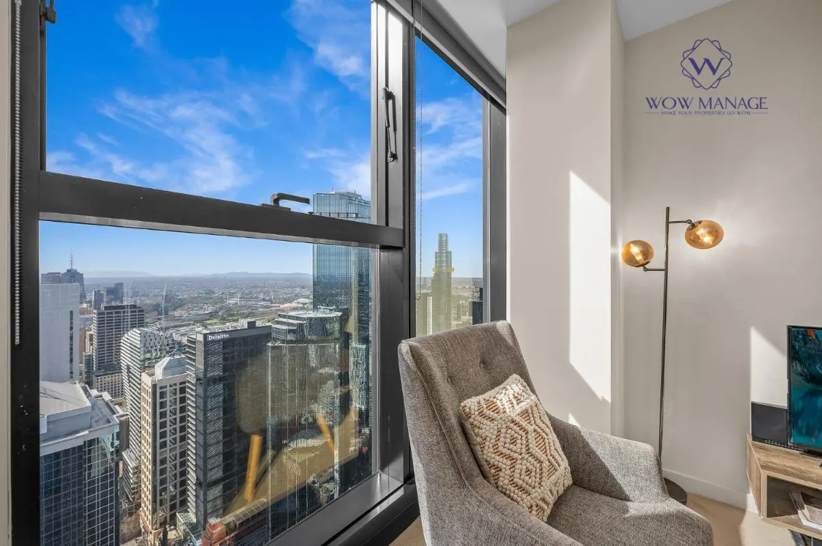 WOW Apartment on Collins 2 — 5