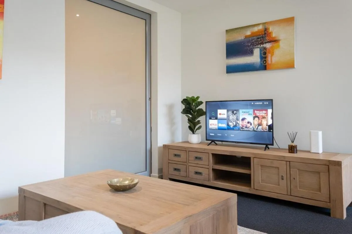 Walk To Crown 1br Apt Balcony Wifi Pool Gym — 5